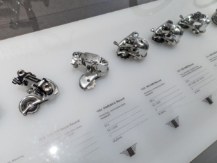 Campagnolo rmilestone ear derailleur installation