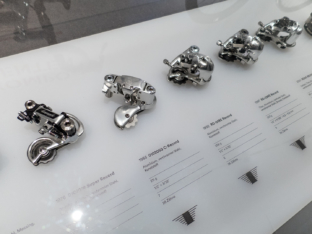 Campagnolo rmilestone ear derailleur installation